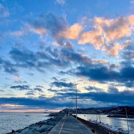 Casa Vacanza A 100 Metri Dal Mare Imperia Exteriér fotografie