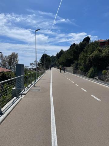 Casa Vacanza A 100 Metri Dal Mare Imperia Exteriér fotografie